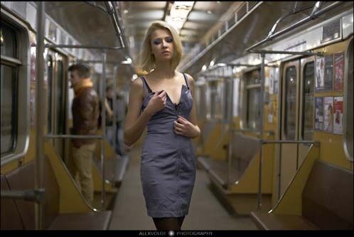 В минском метро раздели модель. Фото 