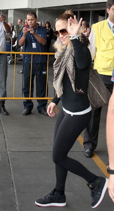 Лопес и Смарт наблюдают за карнавалом. Фото