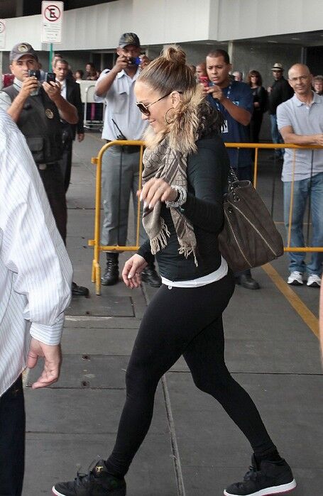 Лопес и Смарт наблюдают за карнавалом. Фото