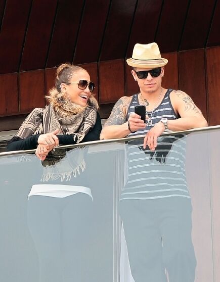 Лопес и Смарт наблюдают за карнавалом. Фото