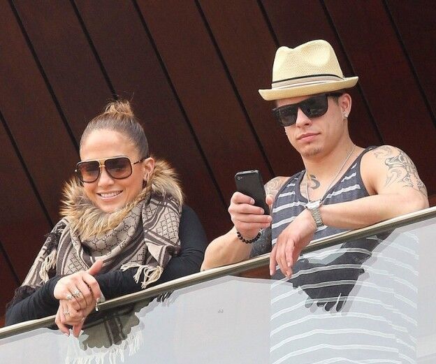 Лопес и Смарт наблюдают за карнавалом. Фото