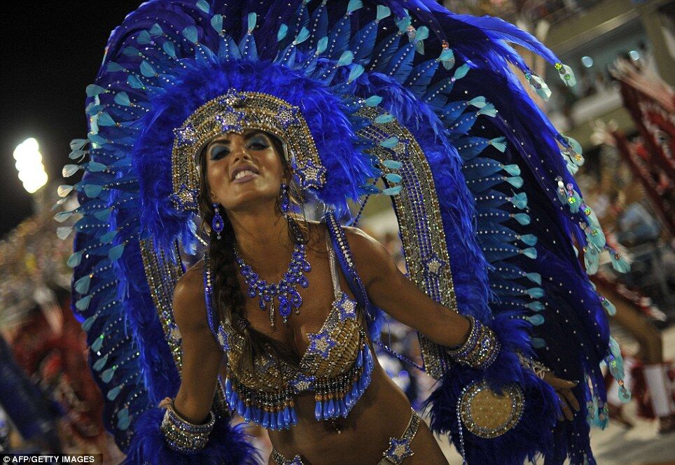 Елизавета II стала главной героиней карнавала в Рио-де-Жанейро. Фото