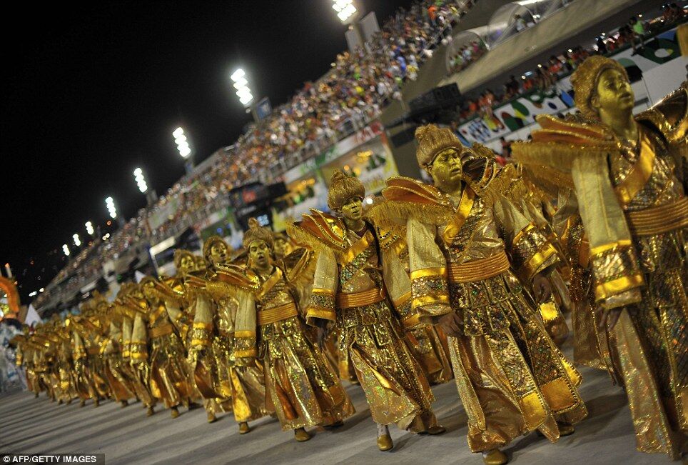 Елизавета II стала главной героиней карнавала в Рио-де-Жанейро. Фото