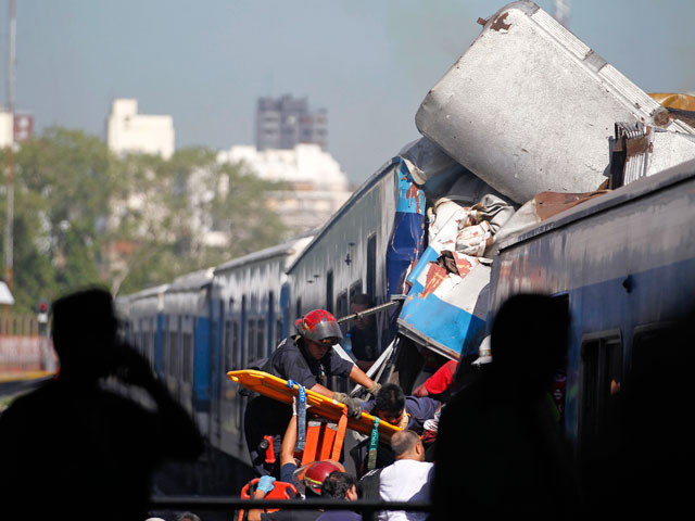 В Аргентині потяг врізався в перон: сотні постраждалих