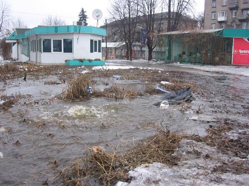 У Дніпродзержинськ прорвало трубопровід біля хімзаводу. Фото