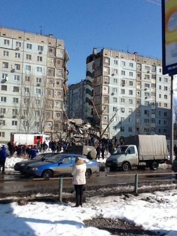 В России в результате взрыва газа обрушился подъезд многоэтажки