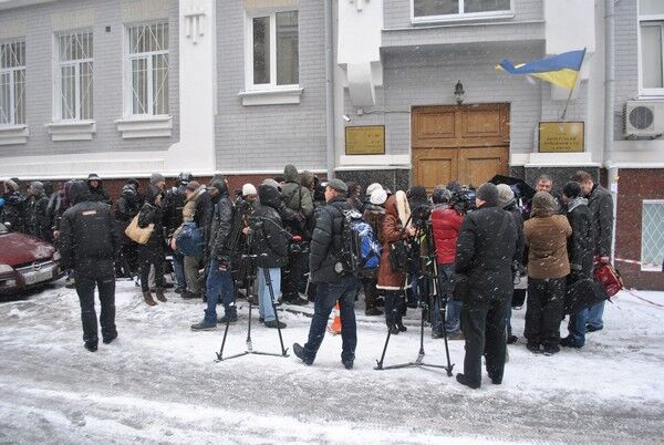 "Юрі - волю, владу - геть!"