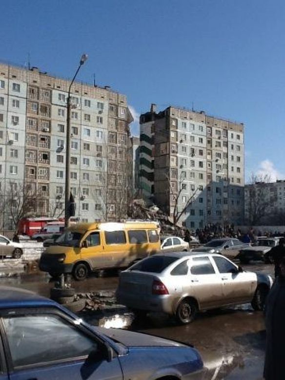 У Росії в результаті вибуху газу обвалився під'їзд багатоповерхівки