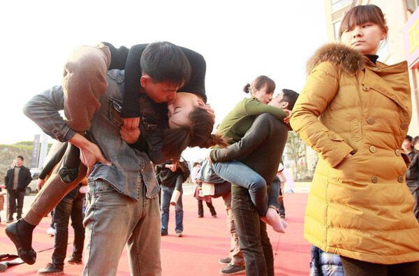 Самый долгий поцелуй в Китае: страсть до потери сознания. Фото