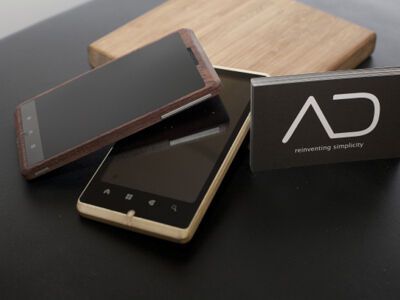 Появился смартфон в бамбуковом корпусе. Фото