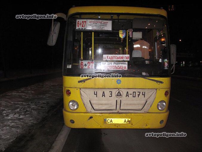 В Киеве маршрутка сбила насмерть пешехода и уехала