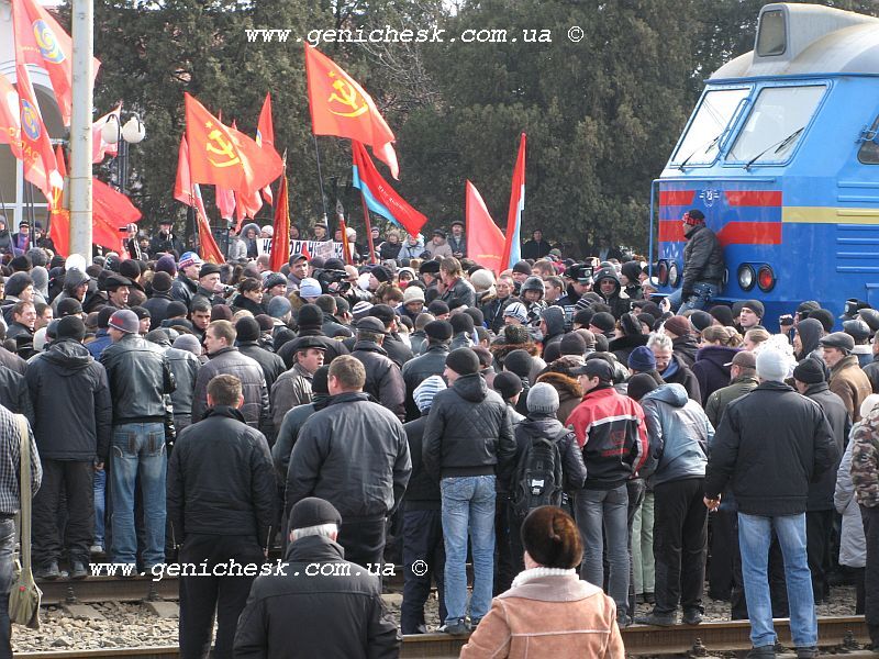 На Херсонщине протестующие перекрыли железную дорогу