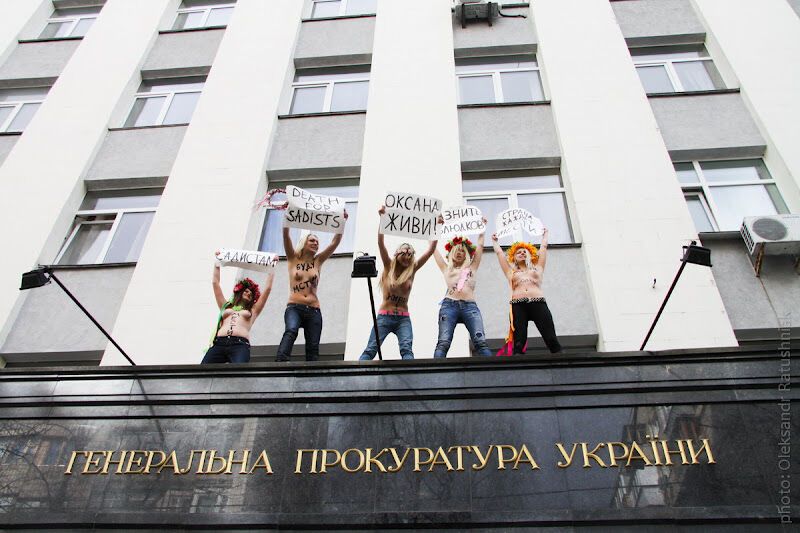FEMEN требует казни для николаевских насильников. Фото
