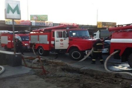 Станція метро "Осокорки" згоріла дотла. Фото, відео