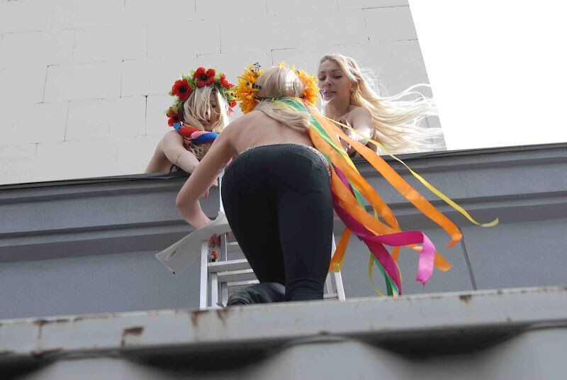 FEMEN требует казни для николаевских насильников. Фото