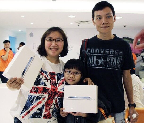 Первым в мире покупателем iPad 3 стал австралиец с украинской фамилией. Фото