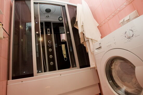 Камера Тимошенко: иконы, мягкие игрушки и забитый холодильник. Фото