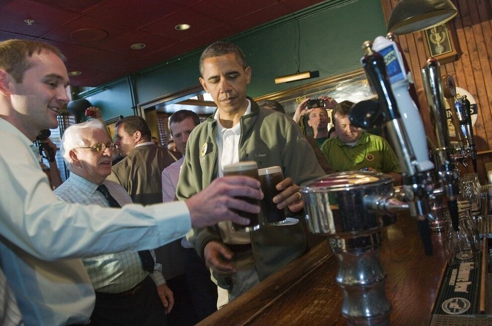 Обама отметил День святого Патрика пивом в пабе