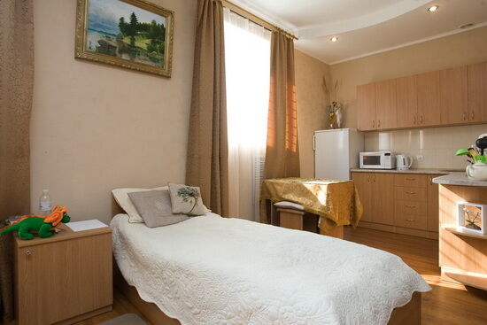 Камера Тимошенко: иконы, мягкие игрушки и забитый холодильник. Фото