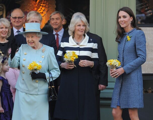 Елизавета II наведались в Fortnum & Mason. Фото