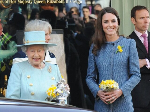 Елизавета II наведались в Fortnum & Mason. Фото