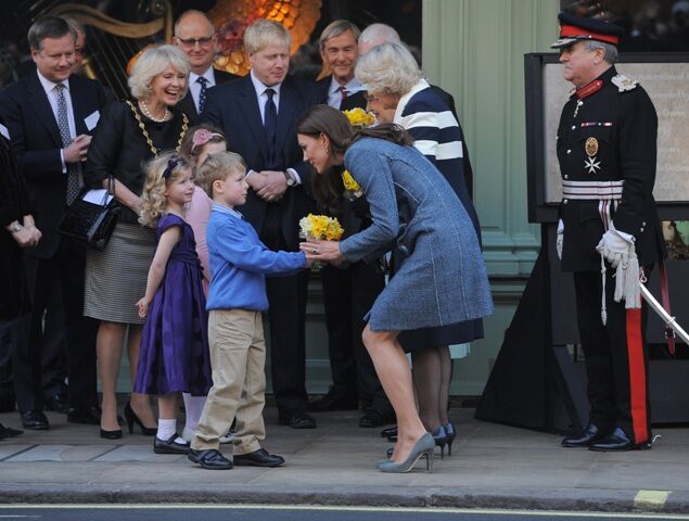 Елизавета II наведались в Fortnum & Mason. Фото