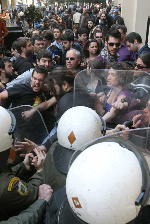 В Афинах массовые задержания на школьном параде. Фото 