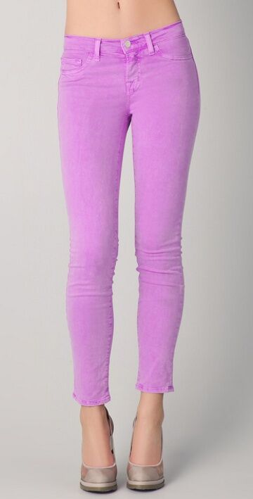 Яркие джинсы – самый модный хит весны-лета 2012. Фото