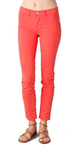 Яркие джинсы – самый модный хит весны-лета 2012. Фото