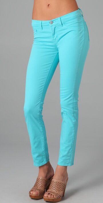 Яркие джинсы – самый модный хит весны-лета 2012. Фото