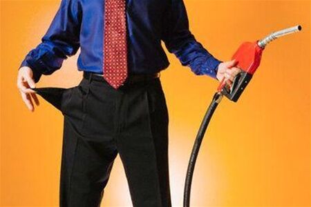 Кабмин разрешил поднять цены на бензин