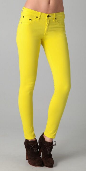 Яркие джинсы – самый модный хит весны-лета 2012. Фото