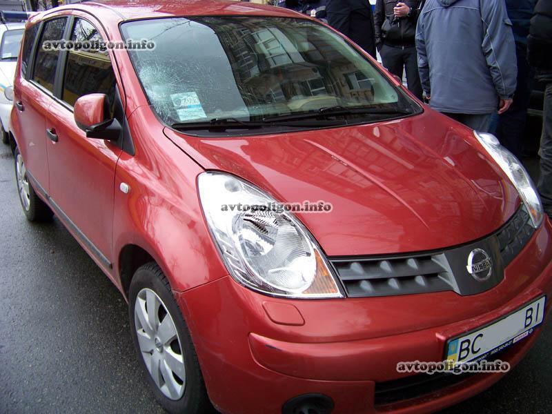 ДТП в Киеве: Nissan Note насмерть сбил женщину на "зебре". Фото