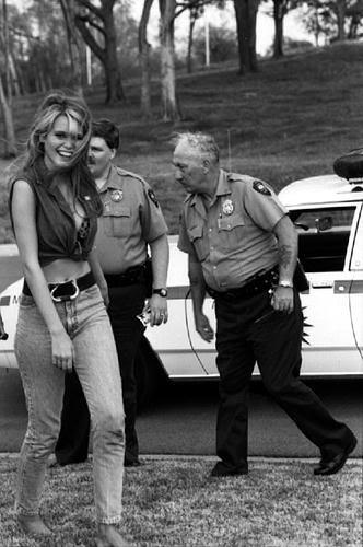 Клаудия Шиффер позирует для Guess. Фото