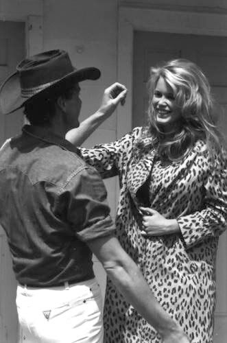 Клаудия Шиффер позирует для Guess. Фото