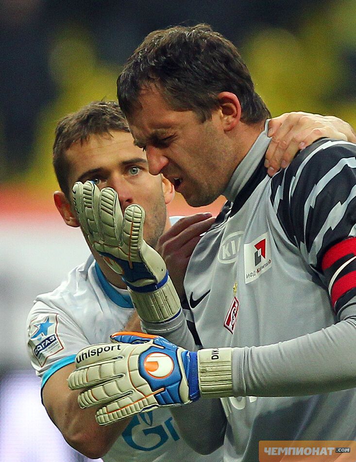 Вратарь сборной Украины получил серьезные переломы костей черепа. Фото, видео 