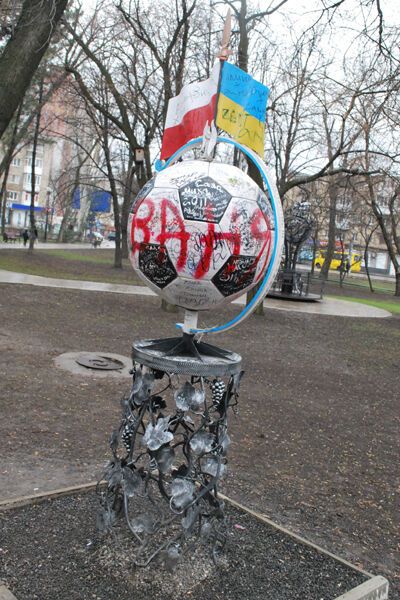 Донецьк за два місяці до Євро-2012. Фоторепортаж