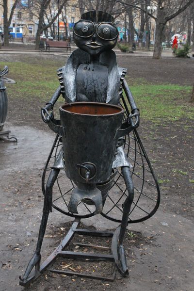 Донецьк за два місяці до Євро-2012. Фоторепортаж