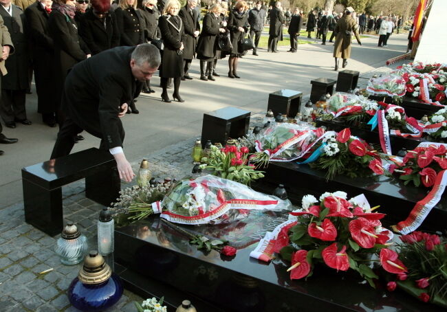 Польша вспоминает погибших под Смоленском. Видео