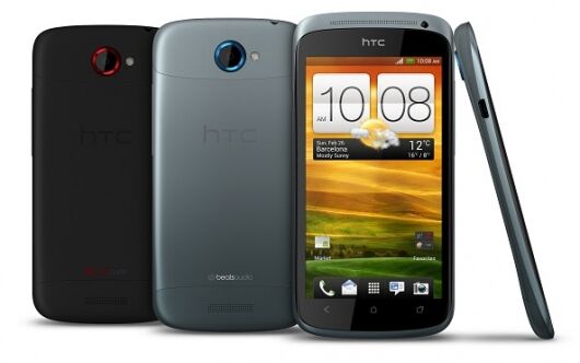 В Украине представлены три смартфона HTC One. Фото
