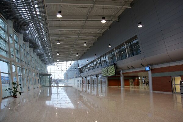 Янукович и Платини открыли новый терминал Львовского аэропорта. Фото