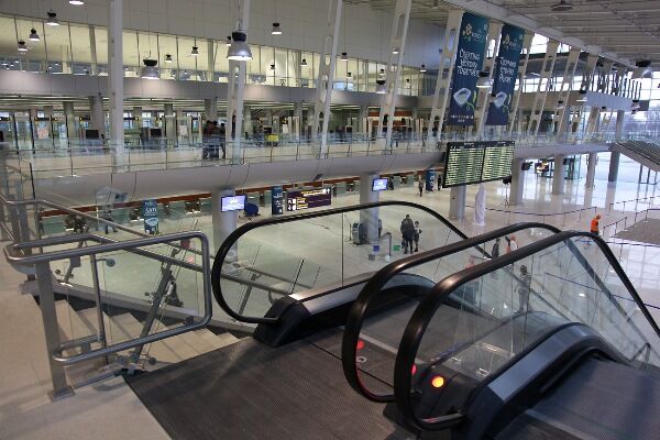 Янукович и Платини открыли новый терминал Львовского аэропорта. Фото