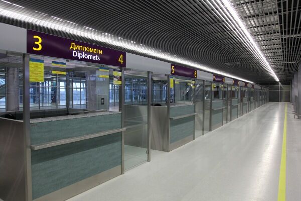 Янукович і Платіні відкрили новий термінал Львівського аеропорту. Фото