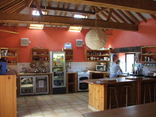 Бюджетні еко-подорожі: 10 екологічних і економічних хостелів