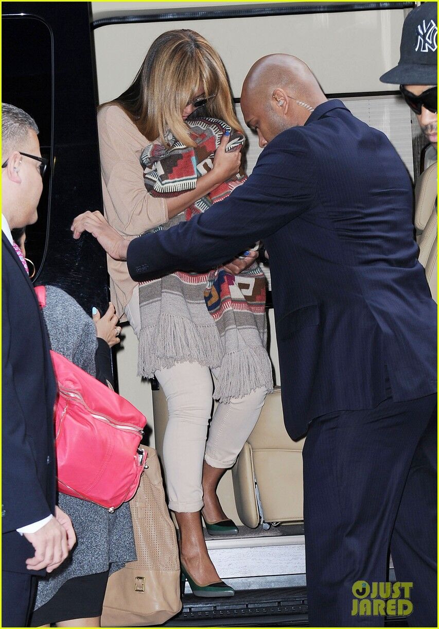 Бейонсе прилетела после отдыха. Фото