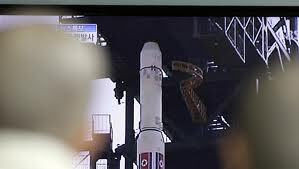 КНДР провалила запуск ракети до 100-річчя Кім Ір Сена. Фото, відео