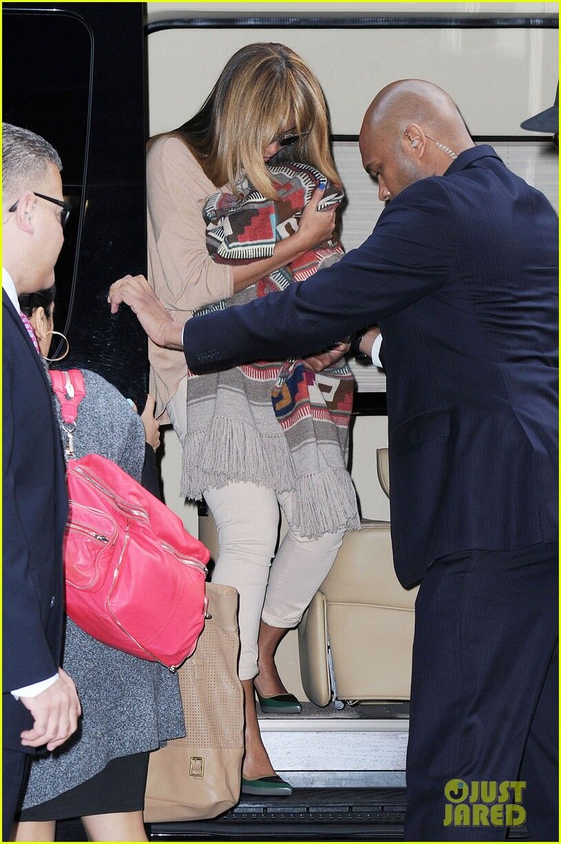 Бейонсе прилетела после отдыха. Фото