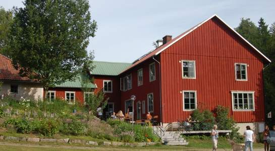 Бюджетні еко-подорожі: 10 екологічних і економічних хостелів