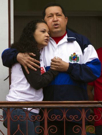 Уго Чавес показав, як він підлікувався на Кубі. Фото