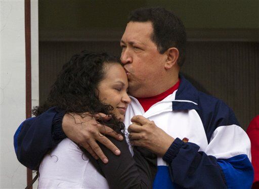 Уго Чавес показав, як він підлікувався на Кубі. Фото